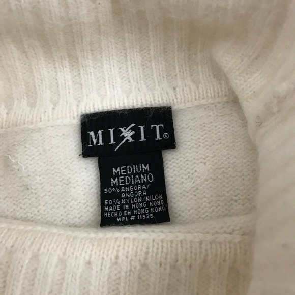 Mixit Pearl Angora Turtleneck Sleeveless Top (M) - Picture 4 of 4